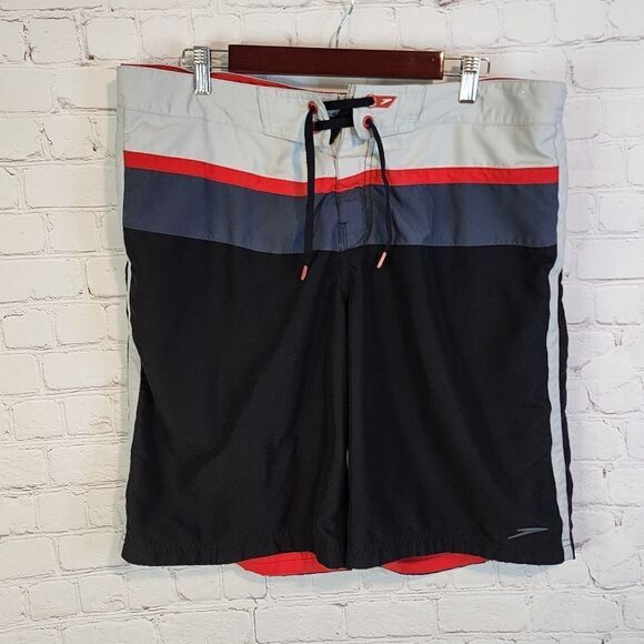 Men's Speedo swim trunks, size Large - Picture 1 of 3